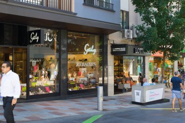 Andorra la Vella, Andorra - 14 Ağustos 2017: Andorra en küçük ticaret vergi ile ülkedir. Bir turist ve Avrupa'nın ticaret merkezi.