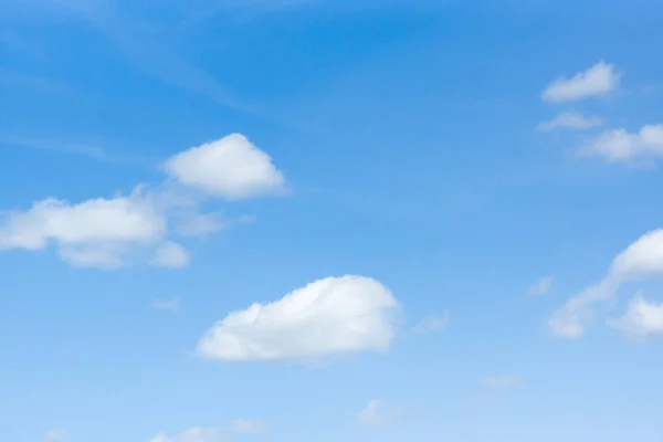 Cielo Azul Con Nubes Luz Blanca Primer Plano — Foto de Stock