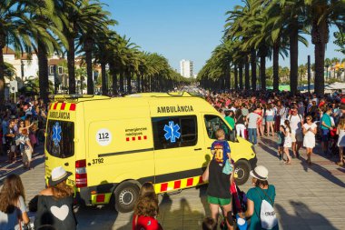 Salou, İspanya - 13 Ağustos 2017: Birlik sembolü ve metanet Catalonia ruhunun bir yaşam piramit inşaat olduğunu!