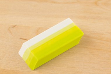 iki sesi Lastik yıkama yakın temiz arka plan üzerinde