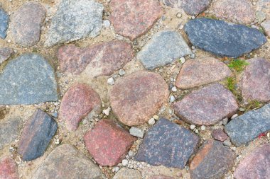 taşlar kaotik bir sırayla düzenlenir ve bir doku vardır