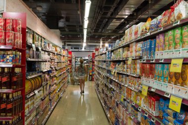 Andorra la Vella, Andorra - 14 Ağustos 2017: Andorra en küçük ticaret vergi ile ülkedir. Bir turist ve Avrupa'nın ticaret merkezi.