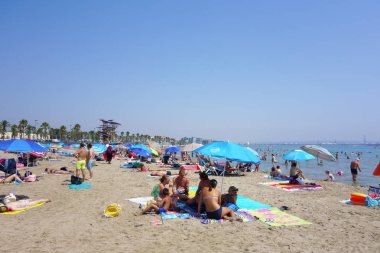 La Pineda, İspanya - 06 Ağustos 2018: La Pineda İspanya'nın en büyük turist şehirlerinden biridir. Şehrin ışıkları günde.