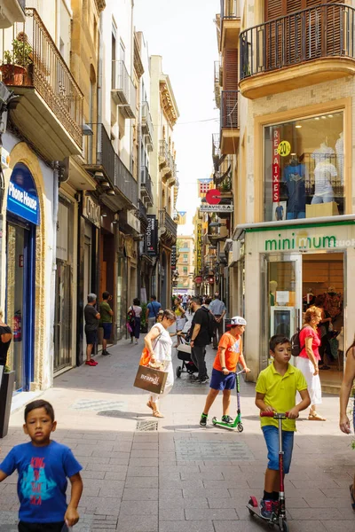 Caminhar pela cidade de Reus — Fotografia de Stock