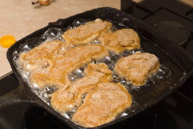 Nuggets gelen taze tavuk eti yemek