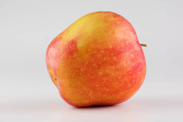 Dojrzałe piękne jabłko — Zdjęcie stockowe