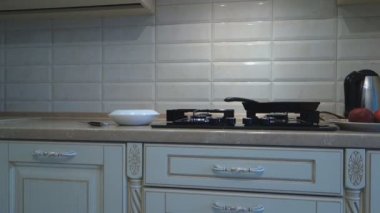 mutfak ile modern mutfakta yavaş rotasyon