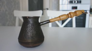 el bir türk içine öğütülmüş kahve küçük bir kaşık uykuya dalıyor