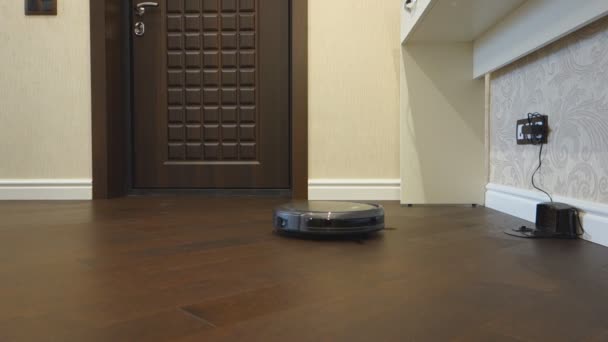 Robotic Vacuum Cleaner Starts Leaves Charging Base — Stock Video