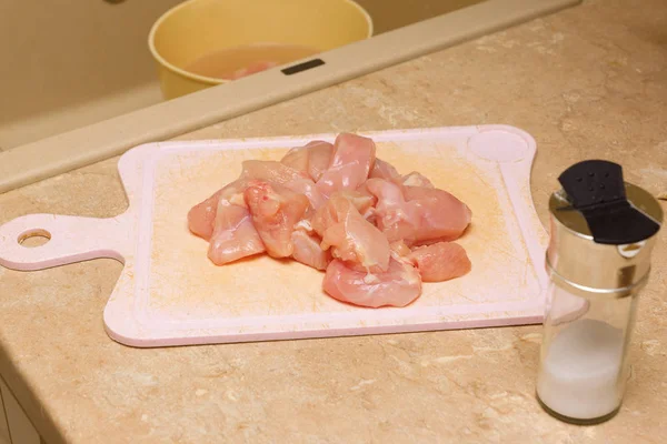 Vaření čerstvé kuřecí nugety — Stock fotografie
