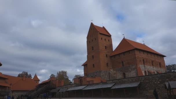 Trakai Lituania Octubre 2016 Castillo Trakai Los Lagos Visitado Por — Vídeos de Stock