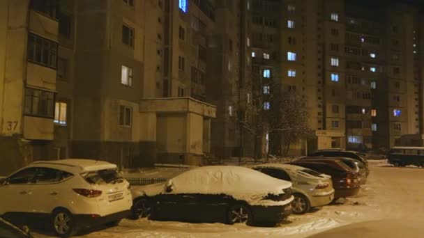 Borisov Bielorrusia Enero 2017 Coches Estacionamiento Por Noche — Vídeo de stock