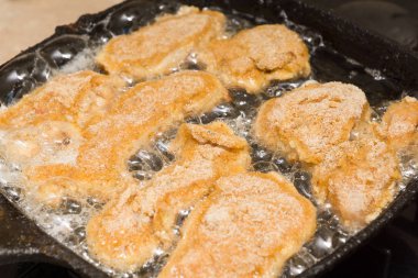 Nuggets gelen taze tavuk eti yemek