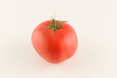 olgun kırmızı varietal domates izole