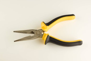 uzun çalışma parçası ve dielektrik kolları ile pliers 