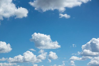 Mavi gökyüzü ve beyaz bulut