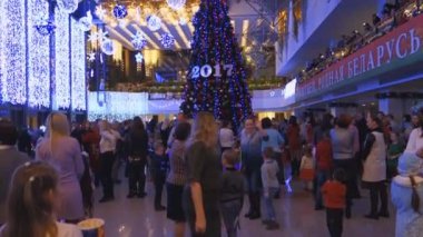 Minsk, Beyaz Rusya - 28 Aralık 2016: Cumhuriyet Sarayı'nda çocuklar için yeni yıl gösterisi