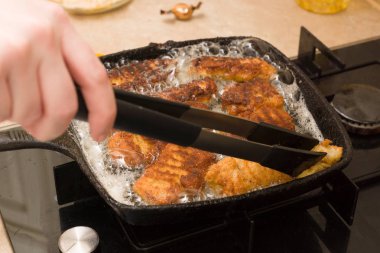 Nuggets gelen taze tavuk eti yemek
