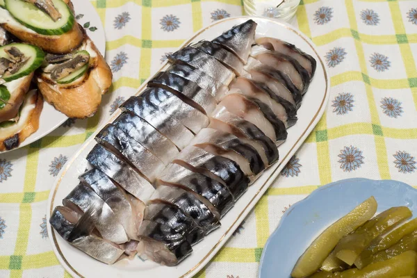Räucherfisch Scheiben Auf Einem Teller Für Ein Festliches Abendessen — Stockfoto
