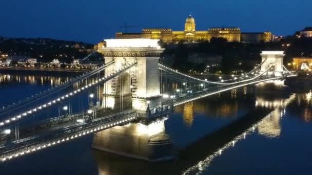 Drone Video del Ponte delle Catene di notte a Budapest — Video Stock