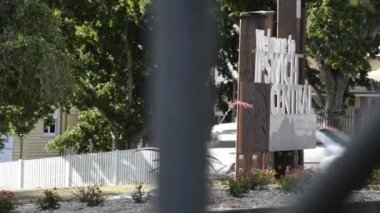 Ipswich, Avustralya - Perşembe 29 Kasım 2018: Perşembe 29 Kasım 2018 Ipswich şehir hoş geldiniz işareti ve gün boyunca trafik görünüm.