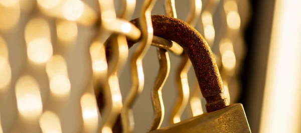 Closeup of a rusted padlock — Stock Photo, Image