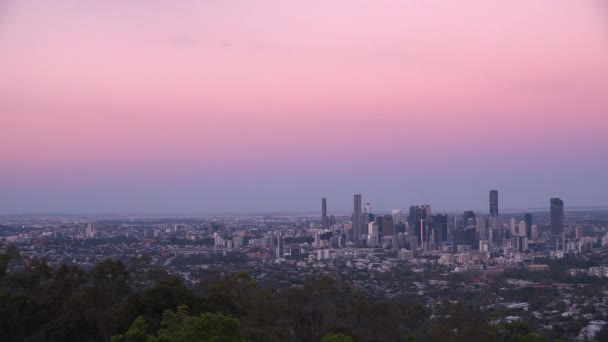 日落时分从库塔山欣赏布里斯班市美景 澳大利亚昆士兰州 — 图库视频影像
