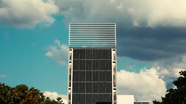 Grupo Grandes Painéis Solares Sob Luz Solar — Vídeo de Stock