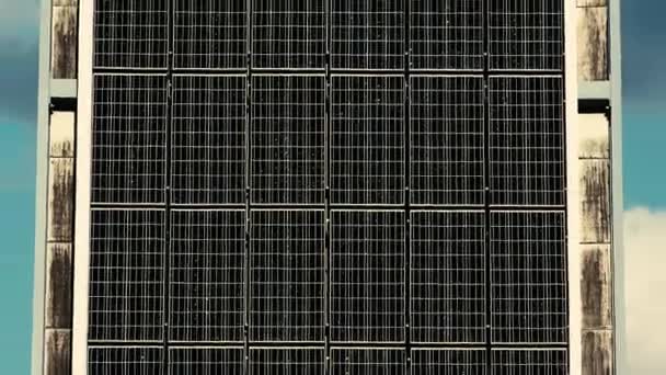 Grupo Grandes Paneles Solares Luz Del Sol — Vídeos de Stock