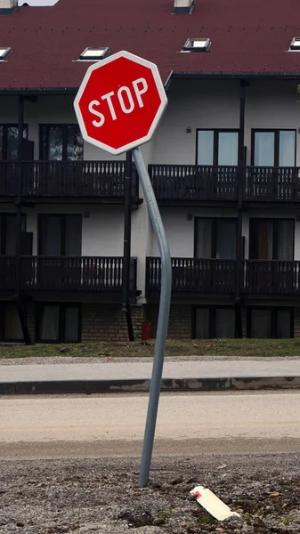 Stoppschild Bei Verkehrsunfall Beschädigt — Stockfoto