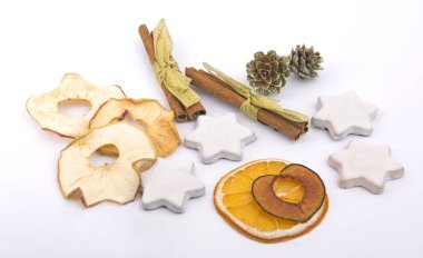 Yeni yıl veya Noel natürmort beyaz bir arka plan üzerinde