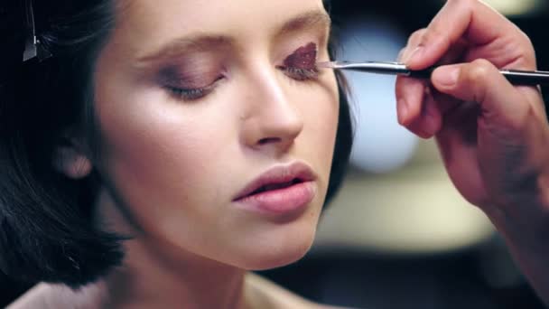 Partial View Makeup Artist Applying Liquid Brown Eye Shadow Model — Stock Video