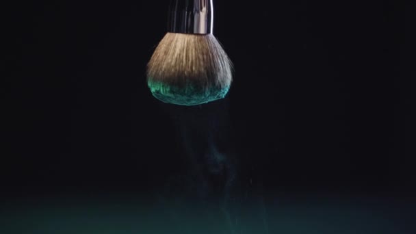 Slow Motion Shoot Green Holi Paint Falling Slowly Cosmetic Brush — Stock Video