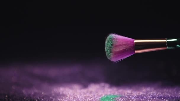 Slow Motion Shoot Cosmetic Brush Shaking Scattering Shiny Purple Green — Stock Video