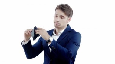 zavallı işadamı beyaz izole boş cüzdan sallayarak