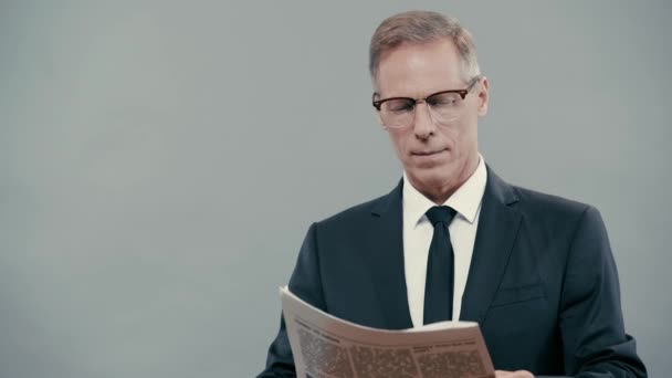 Smiling Businessman Suit Reading Newspaper — Stock Video