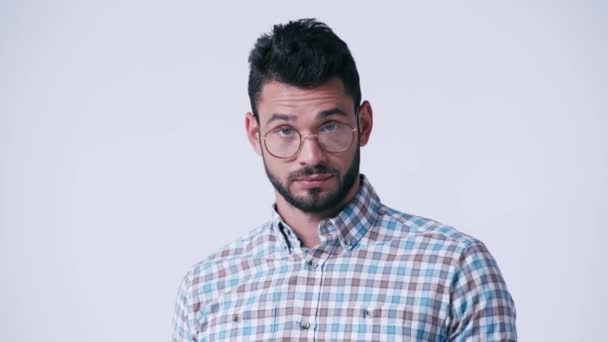 Divertido Nerd Gafas Camisa Cuadros Aislado Blanco — Vídeo de stock