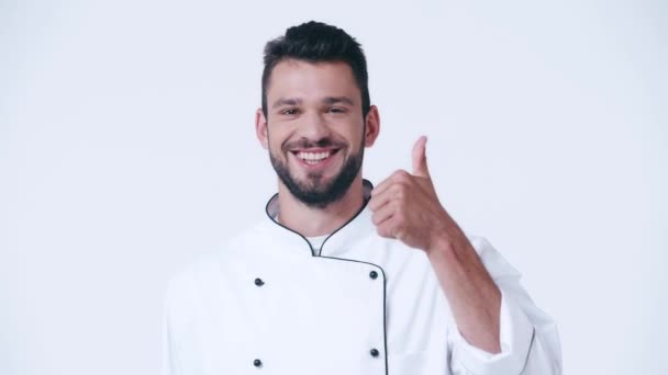 Sorridente Chef Uniforme Mostrando Pollici Isolato Bianco — Video Stock