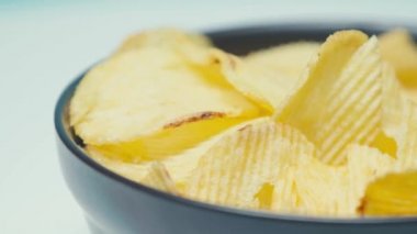 Siyah kasedeki çiplerin seçici odak noktası