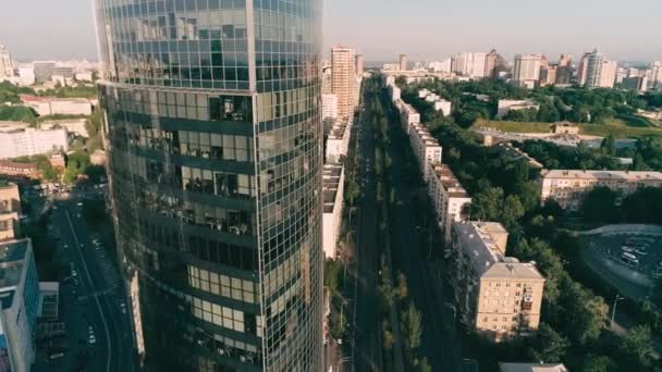 Letecký Pohled Fasádu Mrakodrapu Rezidenční Čtvrti — Stock video