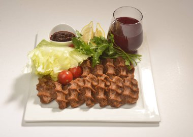 Çiğ köfte Tabak yemek 