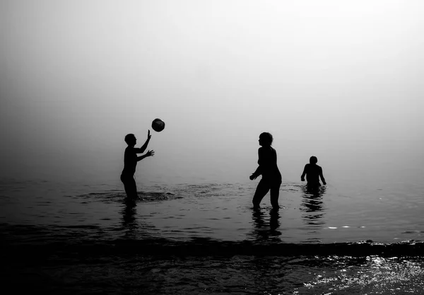 Una Giornata Nebbiosa Sulla Spiaggia — Foto Stock