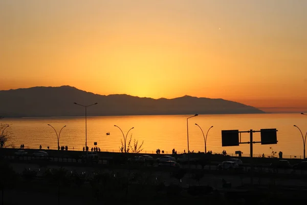 Sunset Río Horizonte Silueta Rama Paisaje Horizonte Del Atardecer Del — Foto de Stock