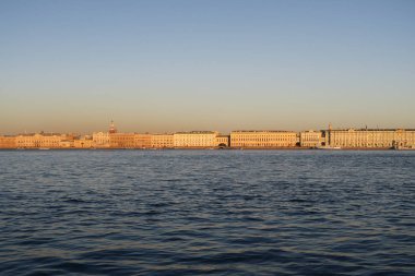 Saint Petersburg manzarası günbatımı beyaz geceler sırasında sırasında