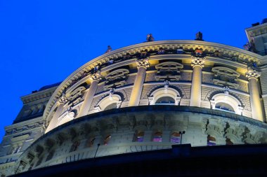 House of Parliament ve İsviçre hükümeti akşam