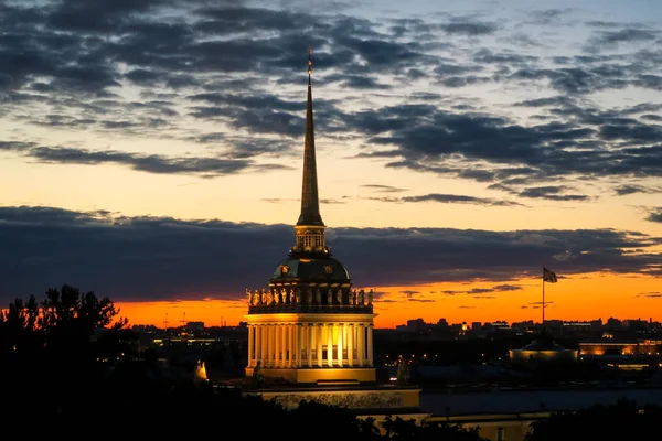 Beau Bâtiment Amirauté Saint Pétersbourg Dans Lumière Soir Pendant Coucher — Photo
