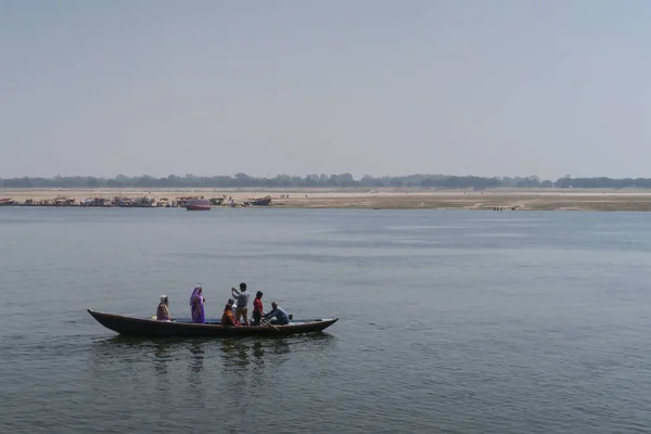 Varanasi Uttar Pradesh India Marzo 2017 Navi Sull Acqua Sul — Foto Stock