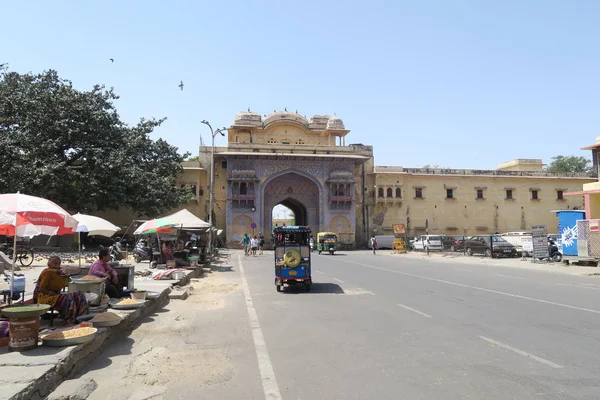 Jaipur India March 2017 Gate Jaipur Tuktuk People — Stock Photo, Image