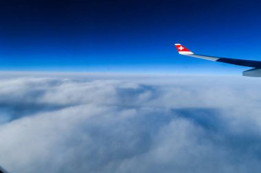 Bulutların üstünde Hindistan, uçuş.