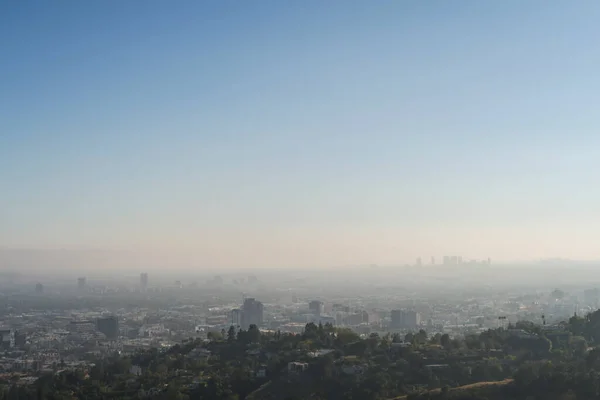 Panoramic view of LA downtown and suburbs from the beautiful Griffith Observatory in Los Angeles — Stock Photo, Image